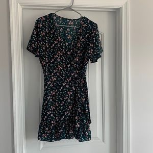Green floral wrap mini-dress. Size L.